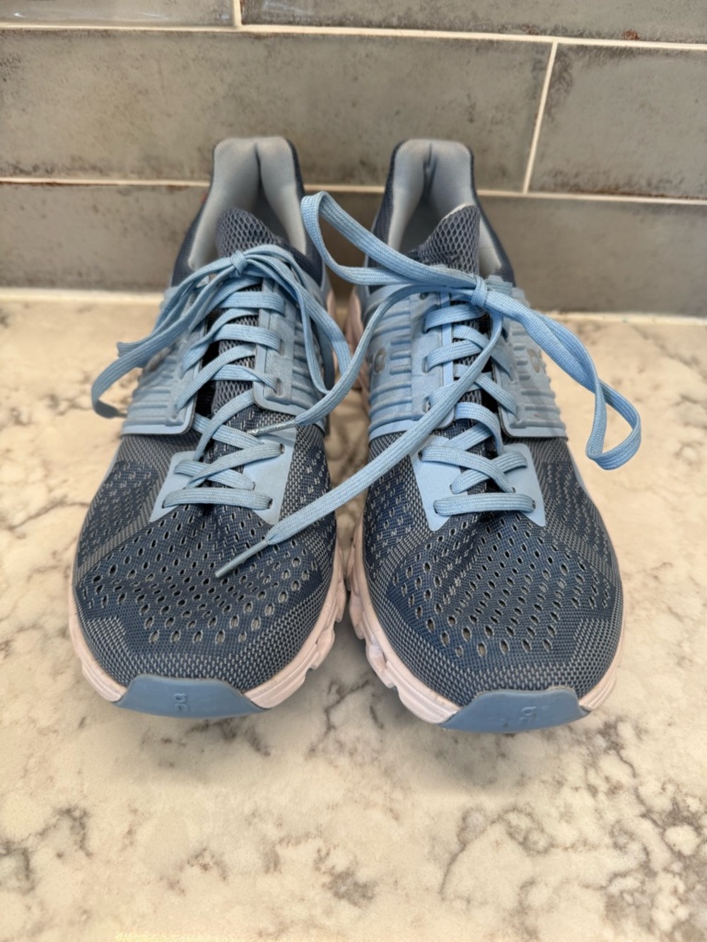 Women’s Athletic Running Shoes in Two-Tone Blue